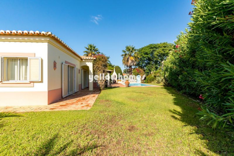 Moradia V3 em primeira linha de golfe num fantástico empreendimento no Carvoeiro